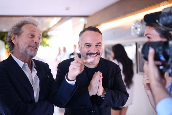 Stéphane Freiss et François-Xavier Demaison à la réouverture du rooftop de l'hôtel The Peninsula Paris le 11 juin 2025.

© Rachid Bellak / Bestimage