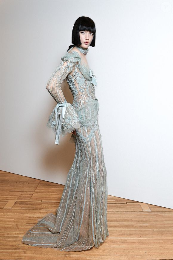 Coulisses du défilé Elie Saab "Collection Haute Couture Automne/Hiver 2025-2026" lors de la Fashion Week de Paris, le 9 juillet 2025 Backgrid USA / Bestimage



Pictured: Model