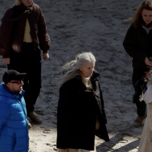 “C'est un personnage qui est un allié de Dumbledore”, a précisé Lambert Wilson

Lambert Wilson dans son rôle de Nicolas Flamel dans la nouvelle série Harry Potter. Capture France 2