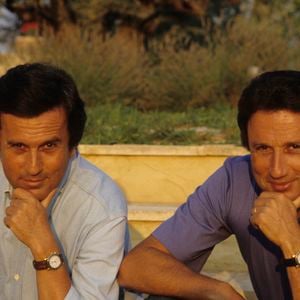 En effet, le frère de l'animateur fut successivement le directeur de RTL, France 2 et M6

Archives - En France, en vacances dans les Alpilles, Jean Drucker et son frère Michel Drucker. Août 1991
© Alain Canu via Bestimage