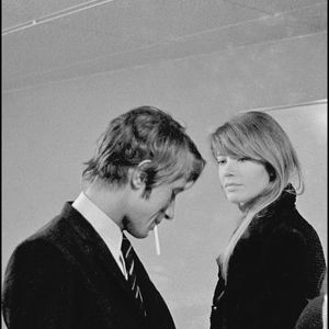 Archives - Françoise Hardy et Jacques Dutronc dans les coulisses d'un enregistrement d'une émission en 1967 à Paris. (AGENCE / BESTIMAGE).