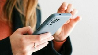 La psychologie explique pourquoi certaines personnes suppriment et réécrivent sans cesse leurs messages