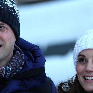 Le prince William, duc de Cambridge et Catherine Kate Middleton (enceinte), duchesse de Cambridge rencontrent des enfants de l'école de ski à Oslo le 2 février 2018. © AGENCE / BESTIMAGE