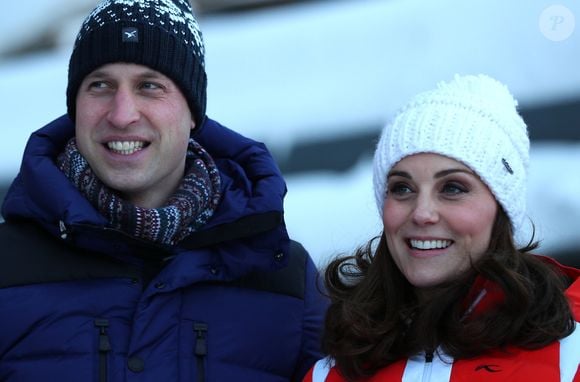 Le prince William, duc de Cambridge et Catherine Kate Middleton (enceinte), duchesse de Cambridge rencontrent des enfants de l'école de ski à Oslo le 2 février 2018. © AGENCE / BESTIMAGE