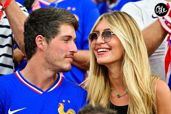 Dylan Deschamps et sa fiancée Mathilde Cappelaere dans les tribunes de la demi-finale du Championnat d'Europe de football, le 9 juillet 2024. 

© Bestimage
