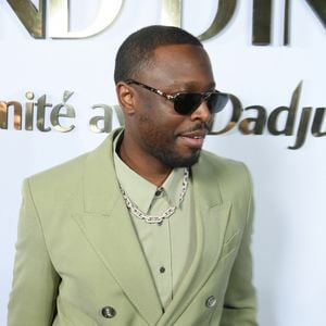 Dadju Djuna au photocall de son Grand Dîner en toute intimité avec Dadju sur la plage de l'hôtel Carlton en marge du 78ème Festival International du Film de Cannes, France, le 17 mai 2025. © Lionel Urman/Bestimage