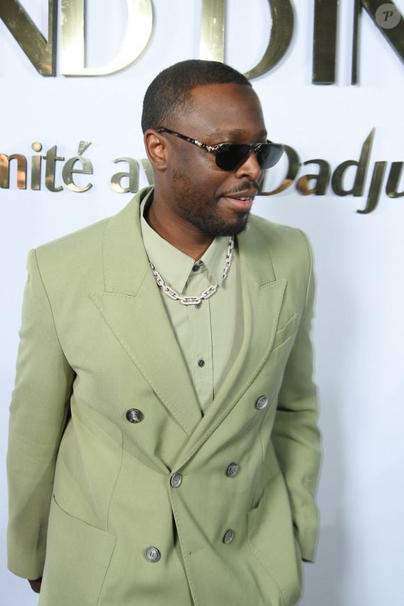 Dadju Djuna au photocall de son Grand Dîner en toute intimité avec Dadju sur la plage de l'hôtel Carlton en marge du 78ème Festival International du Film de Cannes, France, le 17 mai 2025. © Lionel Urman/Bestimage