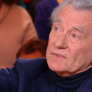 William Leymergie ému dans "Quelle époque !" sur France 2, le 15 novembre 2025.