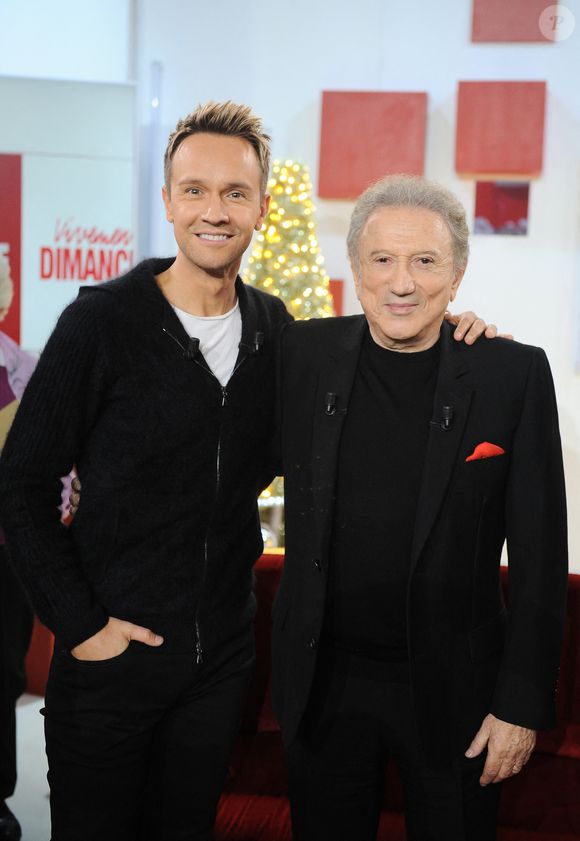 Exclusif - Cyril Féraud et Michel Drucker - Enregistrement de l'émission "Vivement dimanche" au studio Rive Gauche, présentée par M. Drucker le 19 novembre 2025, avec une diffusion sur France 3 le 28/12/2025. © Guillaume Gaffiot / Bestimage