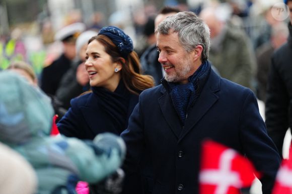 Mary de Danemark ne la ressort que lors d’occasions très spéciales, soulignant son importance symbolique.

Le roi Frederik X et la reine Mary sont reçus par le président de l'Estonie et son épouse lors d'un accueil officiel sur la place de l'hôtel de ville à Tallinn, Estonie, le mardi 27 janvier 2026. Photo par Ida Marie Odgaard/Scanpix