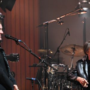 Jacques Dutronc et Thomas Dutronc en showcase de leur tournée "Dutronc & Dutronc" au Centre Evénementiel de Courbevoie le 11 avril 2022. © Coadic Guirec/Bestimage