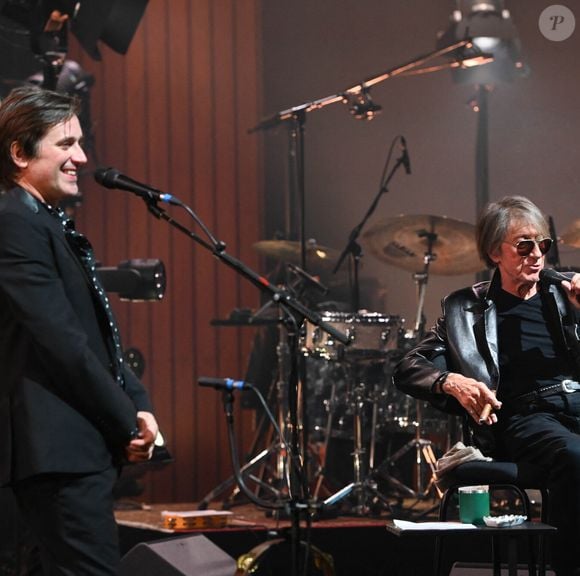 Jacques Dutronc et Thomas Dutronc en showcase de leur tournée "Dutronc & Dutronc" au Centre Evénementiel de Courbevoie le 11 avril 2022. © Coadic Guirec/Bestimage