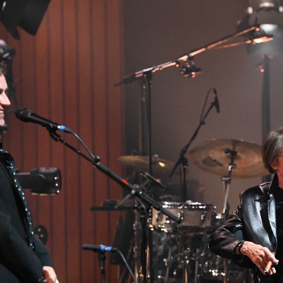 Jacques Dutronc et Thomas Dutronc en showcase de leur tournée "Dutronc & Dutronc" au Centre Evénementiel de Courbevoie le 11 avril 2022. © Coadic Guirec/Bestimage