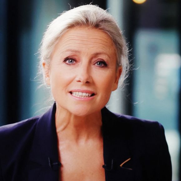 Anne-Sophie Lapix s'épanouit sur M6 après avoir été écartée du journal télévisé de France 2.

Captures d'écran de la première émission de Anne-Sophie Lapix sur M6 avec son premier invité Kylian Mbappé.

© Alain Guizard / Bestimage