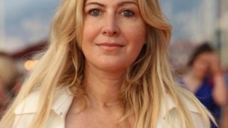 Loin de Paris, Amanda Sthers sort du silence : l'écrivaine met en lumière un projet qui lui tient à cœur