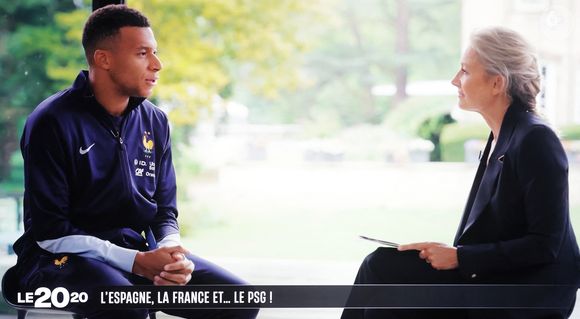 Captures d'écran de la première émission de Anne-Sophie Lapix "20 20" sur M6 avec son premier invité Kylian Mbappé le 7 septembre 2025.

© Alain Guizard / Bestimage
|Captures d'écran de la première émission de Anne-Sophie Lapix "20 20" sur M6 avec son premier invité Kylian Mbappé