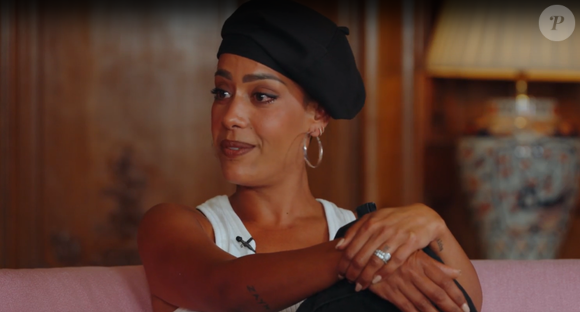 Un souvenir encore bouleversant pour l'artiste.

Amel Bent invitée de Lena Situations pour son podcast Couch