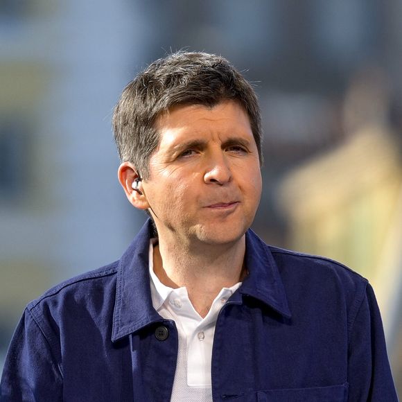 Thomas Sotto -  L'émission Télématin sur France 2 en direct sur le port de Marseille dans le cadre de l'arrivée de la flamme olympique des JO de Paris 2024.