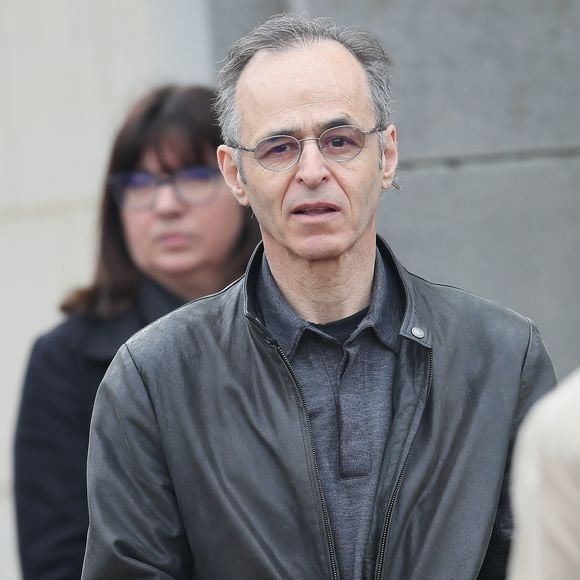 Jean-Jacques Goldman et Maxime Le Forestier lors des obsèques de Véronique Colucci au cimetière communal de Montrouge, le 12 avril 2018. @Agence / Bestimage