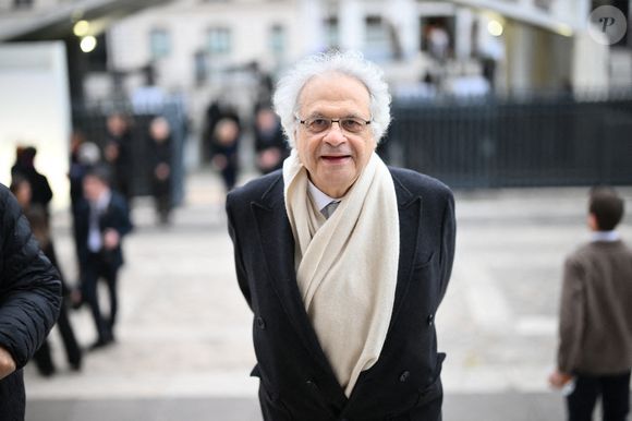 L'auteur français d'origine libanaise et secrétaire perpétuel de l'Académie française Amin Maalouf lors de la cérémonie d'intronisation de Robert Badinter, ancien ministre de la Justice, au Panthéon à Paris, France, le 9 octobre 2025. L'ancien avocat et ministre français de la Justice, célèbre pour son combat contre la peine de mort, dont il a soutenu l'abolition en 1981, Robert Badinter, repose au Panthéon lors d'une cérémonie solennelle présidée par le Président de la République française le 9 octobre 2025, date anniversaire de la promulgation de la loi abolissant la peine de mort, dont il est l'auteur. Photo par Eliot Blondet/ABACAPRESS.COM