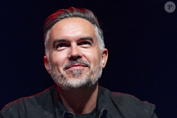 Maxime Chattam échange avec ses lecteurs lors de la 20ème édition du festival "Quais du Polar" à Lyon, le 6 avril 2024. 
© Sandrine Thesillat / Panoramic / Bestimage