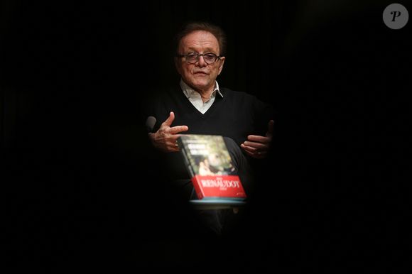 Le journaliste Guillaume Durand à la Station Ausone-Mollat à Bordeaux, France, le 10 janvier 2022, pour la présentation de son livre "Déjeunons sur l'herbe" (Prix Renaudot de l'essai 2022). © Jean-Marc Lhomer/Bestimage