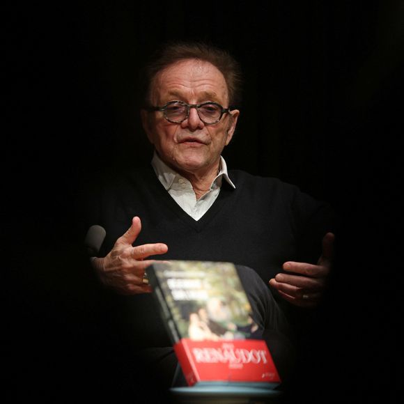 Le journaliste Guillaume Durand à la Station Ausone-Mollat à Bordeaux, France, le 10 janvier 2022, pour la présentation de son livre "Déjeunons sur l'herbe" (Prix Renaudot de l'essai 2022). © Jean-Marc Lhomer/Bestimage