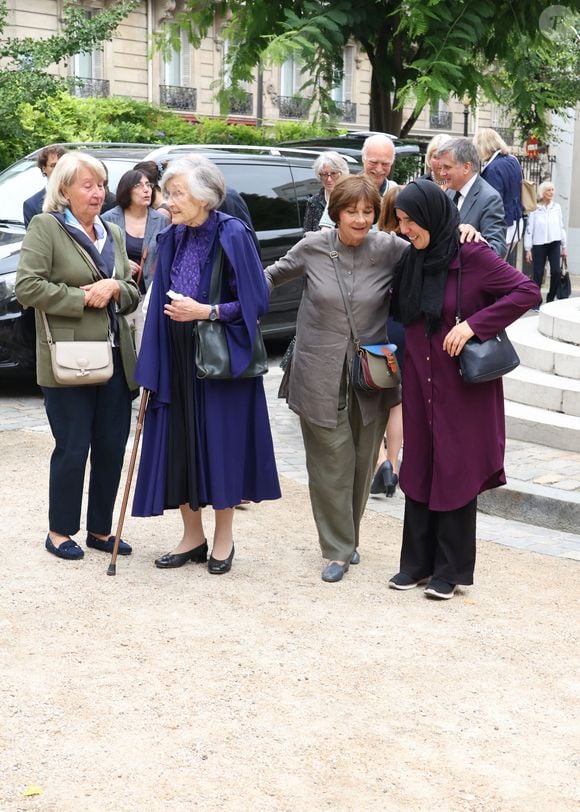 Exclusif - Elisabeth Gagarine et sa soeur  Macha Meril aux obsèques de leur soeur la princesse Hélène Gagarine en la cathédrale Saint-Alexandre-Nevsky, à Paris, France, le 20 août 2025. © Denis Guignebourg/Bestimage