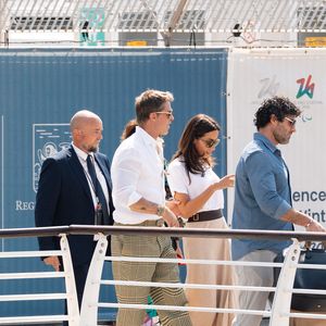 “Bien sûr que non, glousse-t-il. Mon Dieu, mais qui ferait un truc pareil ?" 

Brad Pitt et sa compagne Ines de Ramon arrivent au 81ème festival international du film de Venise, la Mostra le 31 août 2024.

© Tiziano Da Silva / Bestimage