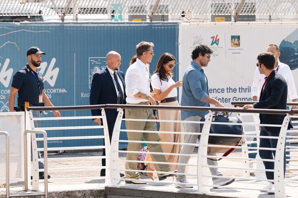 “Bien sûr que non, glousse-t-il. Mon Dieu, mais qui ferait un truc pareil ?" 

Brad Pitt et sa compagne Ines de Ramon arrivent au 81ème festival international du film de Venise, la Mostra le 31 août 2024.

© Tiziano Da Silva / Bestimage