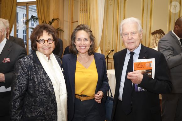 Ghislaine Alajouanine, SEM Tania Cavassini, Robert Kopp - Les salons du Cercle Interallié ont fait salle comble ce mardi, réunissant de nombreuses personnalités autour de Maud Bregeon, qui s'est récemment vu confier, en plus du porte-parolat du Gouvernement, le ministère de l'Energie, un portefeuille hautement stratégique, en particulier dans le contexte de crise qui embrase le Moyen-Orient.
© Jack Tribeca / Bestimage