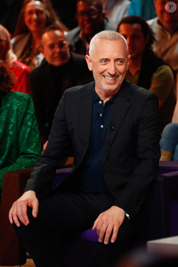 Gad Elmaleh lors de l'enregistrement de l'émission "Famille je vous aime" présentée par M. Drucker et qui sera diffusée le 13 juin 2025 sur France 3, aux Studios rive gauche à Paris, France, le 14 avril 2025. © Clovis-Gaffiot/Bestimage