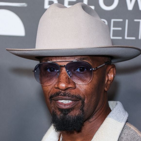 L'acteur américain Jamie Foxx arrive à la première projection de Los Angeles de 'Below The Belt' qui s'est tenue au Directors Guild of America Theater Complex le 1er octobre 2022 à Los Angeles.