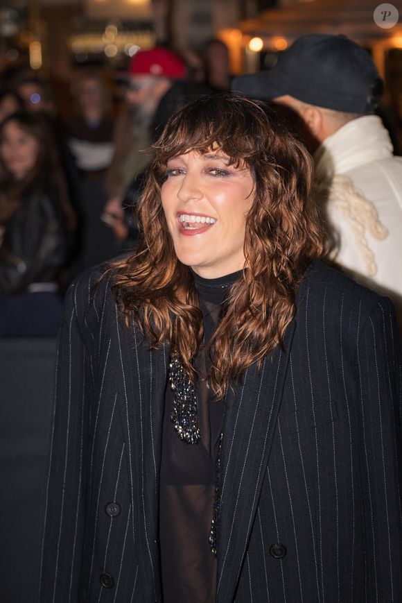 "On m’avait promis un choc esthétique. En réalité, j’ai surtout été frappée par la beauté des gens."

Daphné Burki au défilé Isabel Marant "Collection Femme Prêt-à-Porter Printemps/Eté 2026" lors de la Fashion Week de Paris, le 2 octobre 2025.

© Florian Lavielle / Bestimage