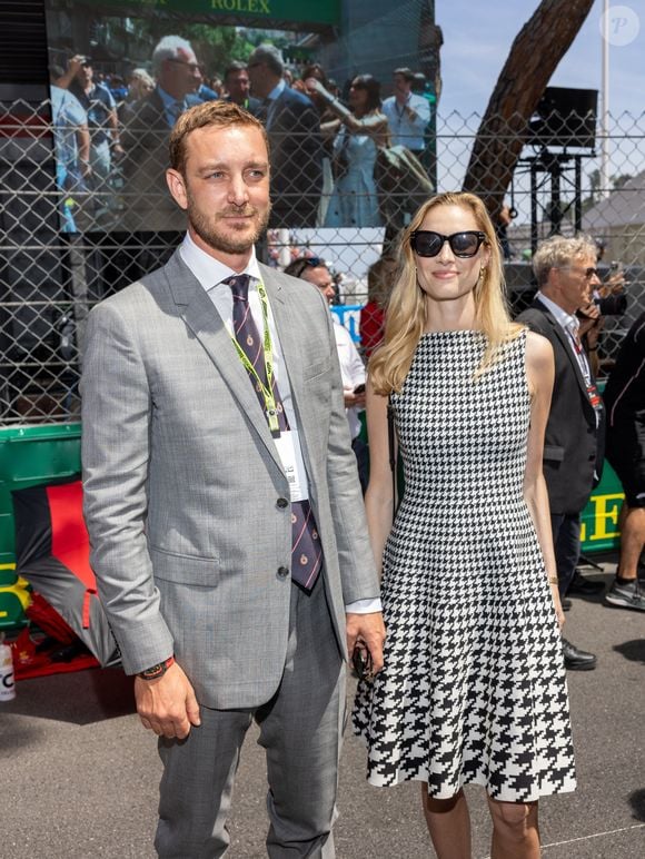Dix ans plus tard, Beatrice et Pierre forment toujours un couple soudé, admiré pour son élégance et sa réserve.

Pierre Casiraghi et sa femme Beatrice Borromeo lors du Grand Prix de Formule 1 (F1) de Monaco, le 26 mai 2024.
© Pool Monaco/Bestimage
