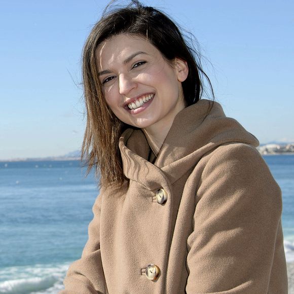 Il y soutient son ex-épouse Lucie Bernardoni…

La chanteuse française Lucie Bernardoni pose lors d'une séance photo à Nice, dans le sud de la France, le 01 mars 2014. Photo par Patrice Masante/Abacapress.com