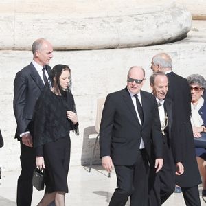 Charlene et Albert de Monaco arrivent à la messe en hommage au pape François ce samedi 26 avril à Rome  Backgrid UK/ Bestimage