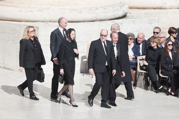 Charlene et Albert de Monaco arrivent à la messe en hommage au pape François ce samedi 26 avril à Rome  Backgrid UK/ Bestimage