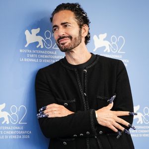 Marc Jacobs au photocall Marc By Sofia lors du 82ème Festival International du Film de Venise le 2 septembre 2025 à Venise, Italie.  (Photo by Lucia Sabatelli / Bestimage)