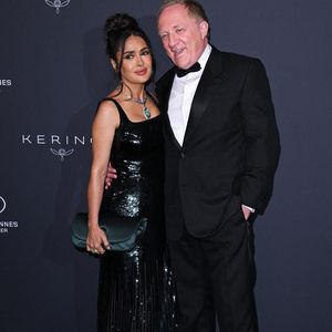 Salma Hayek et François-Henri Pinault, qui n’est autre que le directeur du groupe Kering, étaient là

Salma Hayek et Francois-Henri Pinault lors de la remise des prix Kering Women in Motion, dans le cadre du 78ème Festival de Cannes, Place de la Castre. Crédit : Doug Peters/EMPICS