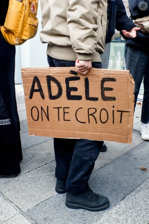 Manifestation de soutien à A.Haenel devant le tribunal de Paris - Christophe Ruggia, accusé d'agressions sexuelles sur mineures, dont l'actrice A.Haenel alors âgée entre 12 et 14 ans au moment des faits, comparaît devant le tribunal correctionnel de Paris, le 9 décembre 2024.