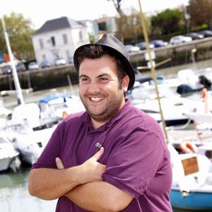 Aujourd’hui, Laurent Ournac reste transparent sur son parcours et sur les efforts nécessaires pour stabiliser son poids. Il met également en garde.

Laurent Ournac lors du 12e Festival de la fiction télévisée à La Rochelle, en France, le 11 septembre 2010. Photo : Patrick Bernard/ABACAPRESS.COM
