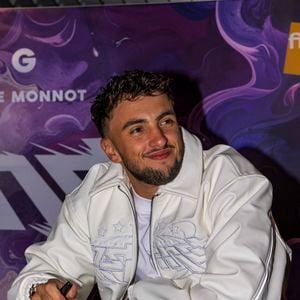 Inoxtag en séance de dédicace pour le tome 2 de son manga "Instinct" co-écrit avec Charles Compain, dessinateur, et Basile Monnot, réalisateur à La Fnac des Ternes à Paris le 20 novembre 2025. © Vincenzo Arnone/Bestimage