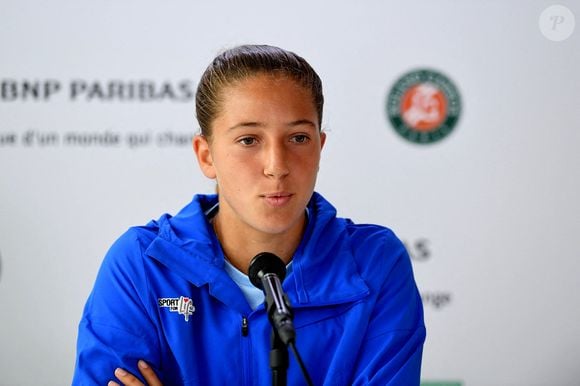 Diane Parry, invitée à Roland Garros, se qualifie pour le deuxième tour et établit un nouveau record, c'est la plus jeune joueuse à gagner un match dans le grand tableau de Roland Garros, elle remporte son match qualificatif contre V.Lapko (20 ans, 101ème mondiale) 6-2;6-4. Paris le 27 mai 2019. © Caillaud / Panoramic / Bestimage