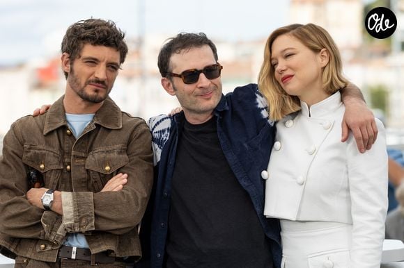 Niels Schneider, Arthur Harari, Léa Seydoux - Photocall du film "L'Inconnue" lors du 79ème Festival International du Film de Cannes, le 19 mai 2026.
© Jacovides/Moreau/Bestimage