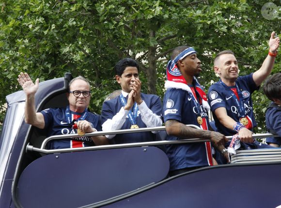 Les joueurs du PSG paradent sur les Champs-Elysées après leur victoire historique (5-0) en finale de la Ligue Des Champions 2025. Paris, le 1er juin 2025.
© Marc Ausset-Lacroix/Bestimage
