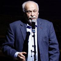 "Il est devenu blême" : La réaction de Francis Perrin face au bébé d'une autre star qui lui a rappelé son fils Louis, autiste