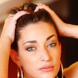 Sheryfa Luna pose lors d'une séance photo dans le cadre du 20e gala 'Faire Face' à Avignon, France, le 12 octobre 2013. Photo par Philippe Doignon/ABACAPRESS.COM