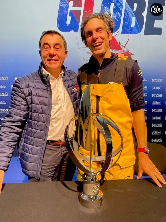 Alain Lebœuf, président du Vendée Globe, et Charlie Dalin - Le skipper de Macif, Charlie Dalin, remporte la dixième édition du tour du monde en solitaire du Vendée Globe en pulvérisant le record de l’épreuve en 64 jours, 19 heures 22 minutes et 49 secondes aux Sables-d'Olonne, en France, le 14 janvier 2025. © Fabien Faure/Bestimage