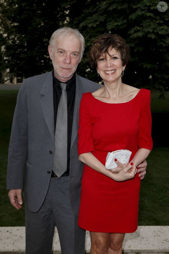 Archives - En France, à Versailles, Catherine LABORDE et son compagnon Thomas STERN lors de la remise du PRIX TROFEMINA BY TENTATION 2011. Le 14 juin 2011
© Christophe Aubert via Bestimage